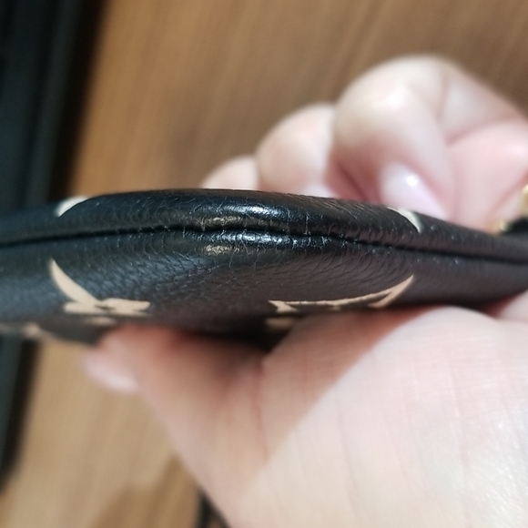 Louis Vuitton Key Pouch - Picture 8 of 9